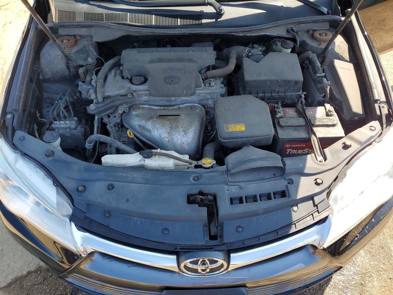 2015 TOYOTA CAMRY LE photo 31