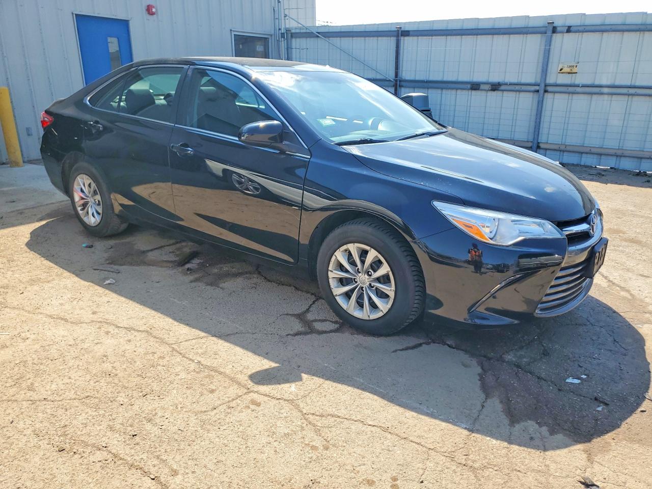 2015 TOYOTA CAMRY LE photo 10