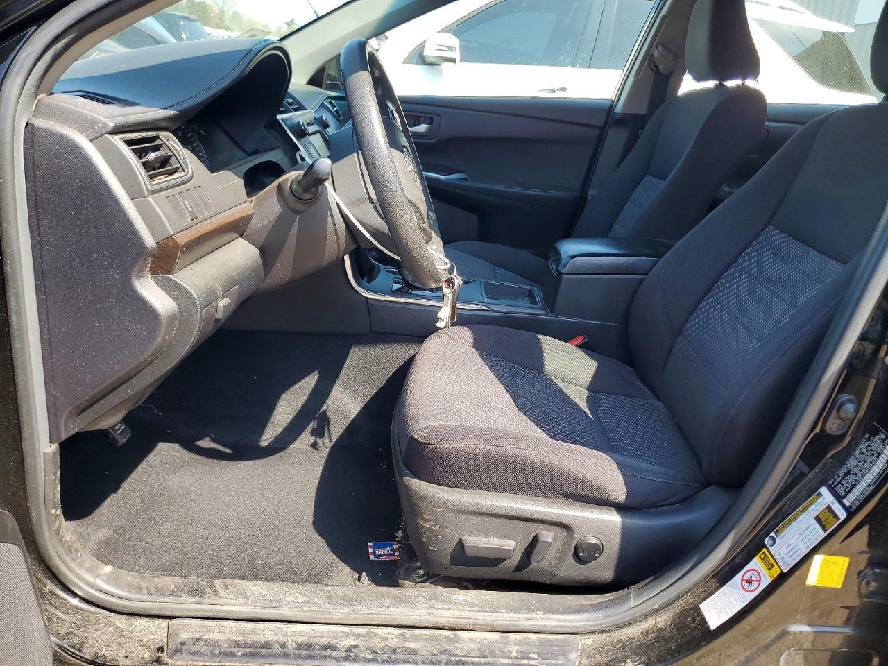2015 TOYOTA CAMRY LE photo 19