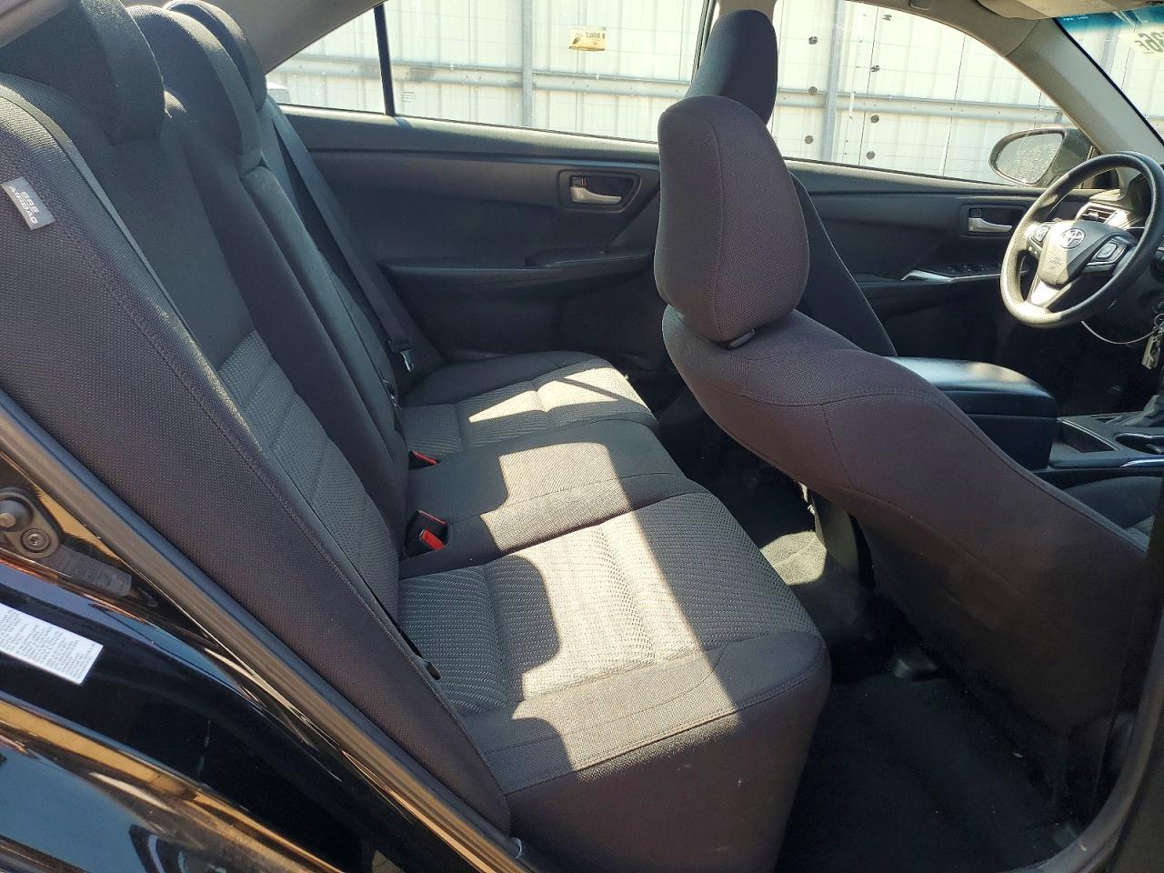 2015 TOYOTA CAMRY LE photo 28