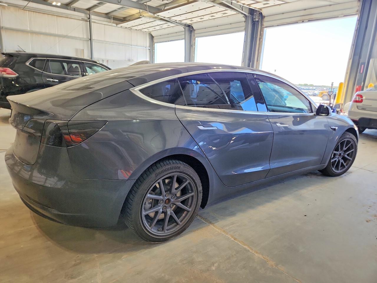 2018 TESLA MODEL 3 photo 5