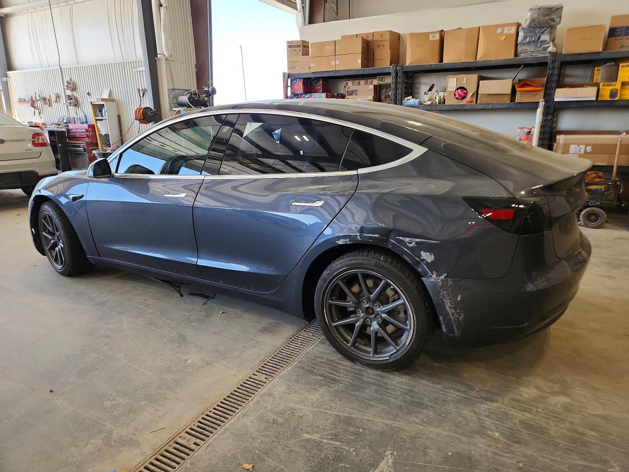2018 TESLA MODEL 3 photo 3