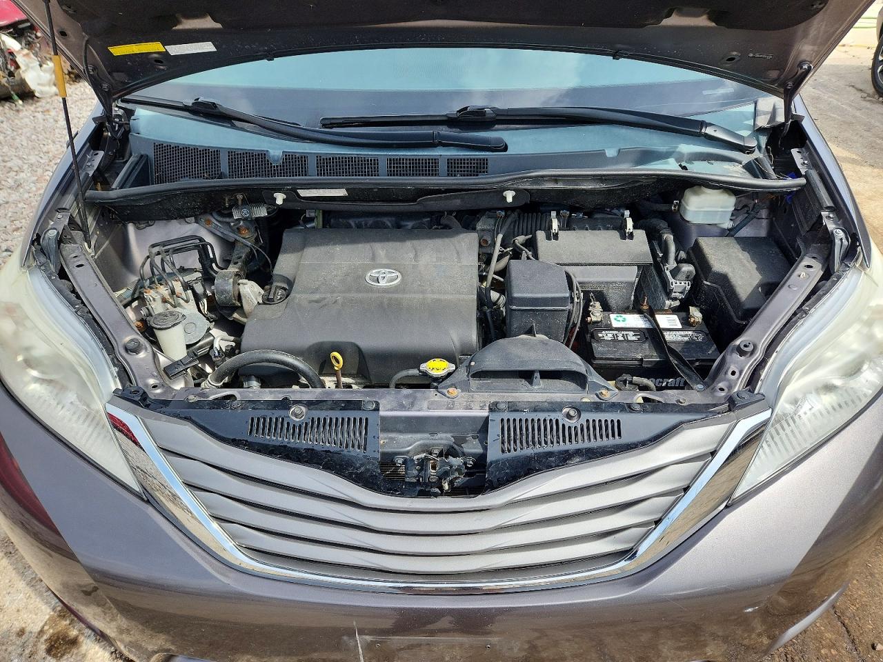 2013 TOYOTA SIENNA XLE 7-PASSENGER photo 23