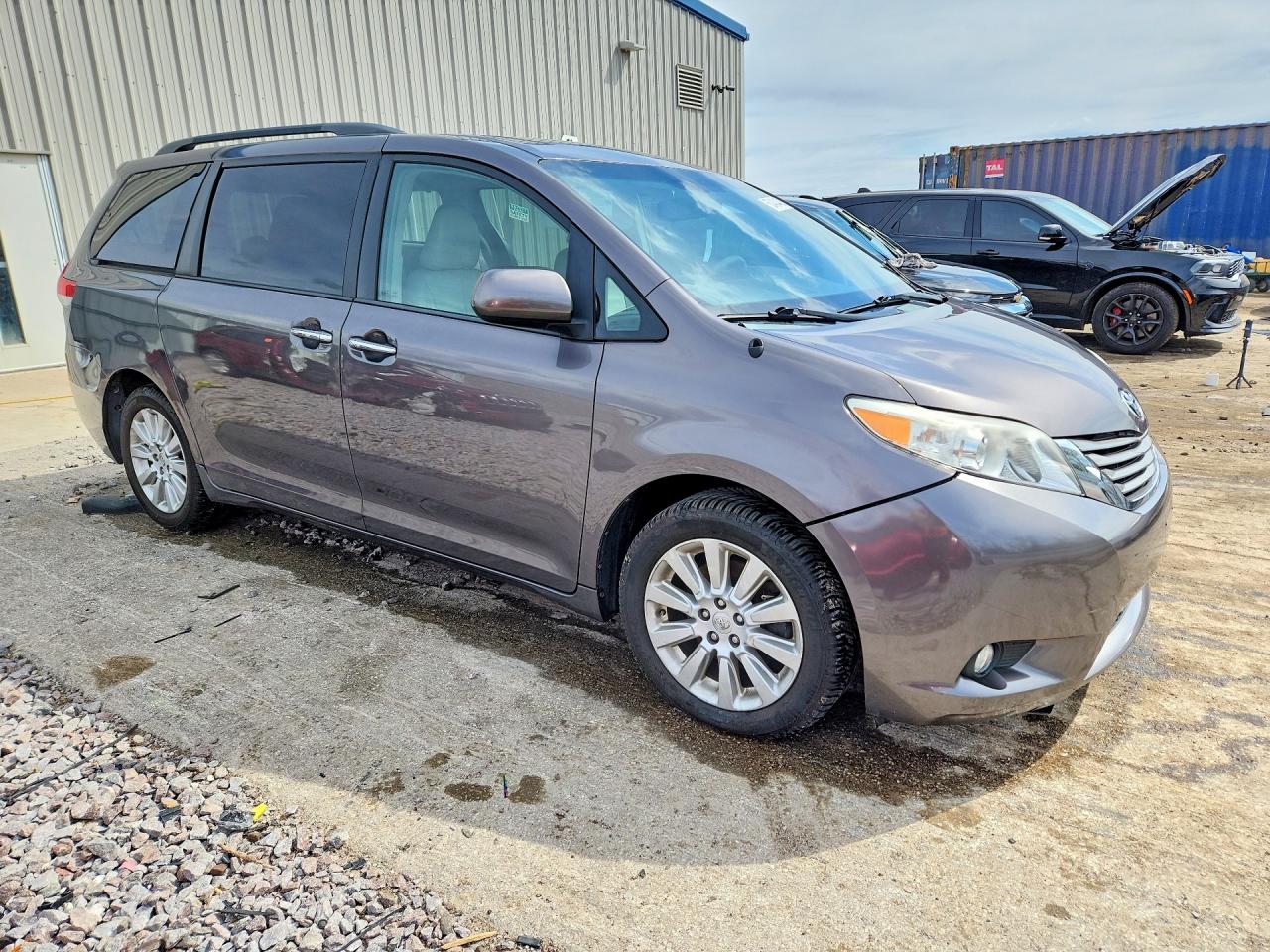 2013 TOYOTA SIENNA XLE 7-PASSENGER photo 7