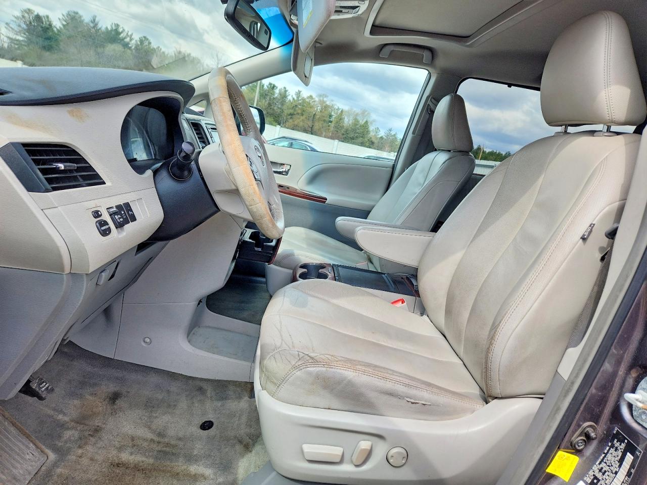 2013 TOYOTA SIENNA XLE 7-PASSENGER photo 13