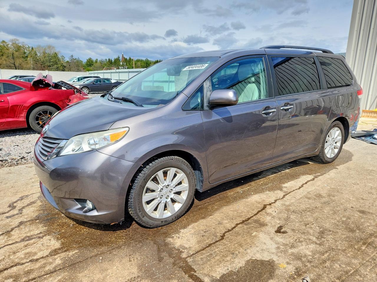 2013 TOYOTA SIENNA