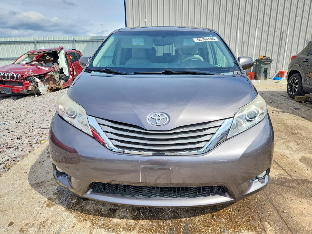 2013 TOYOTA SIENNA XLE 7-PASSENGER photo 9