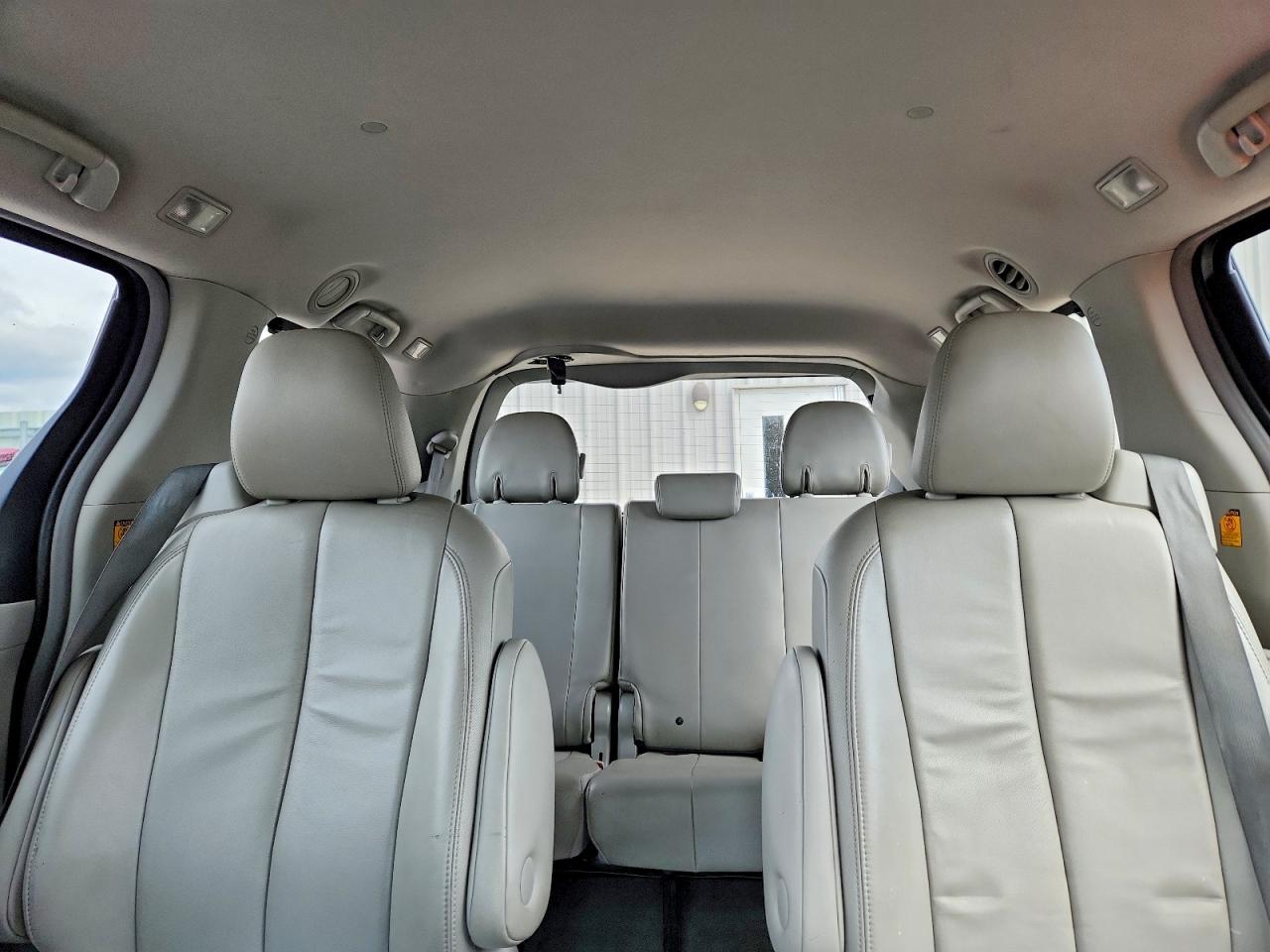 2013 TOYOTA SIENNA XLE 7-PASSENGER photo 19