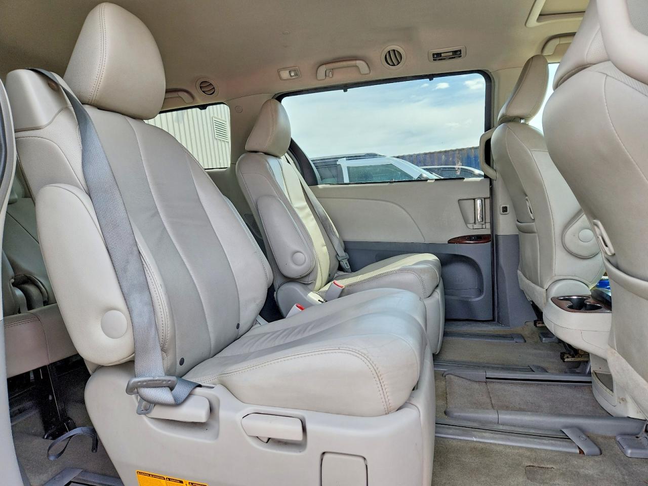 2013 TOYOTA SIENNA XLE 7-PASSENGER photo 21