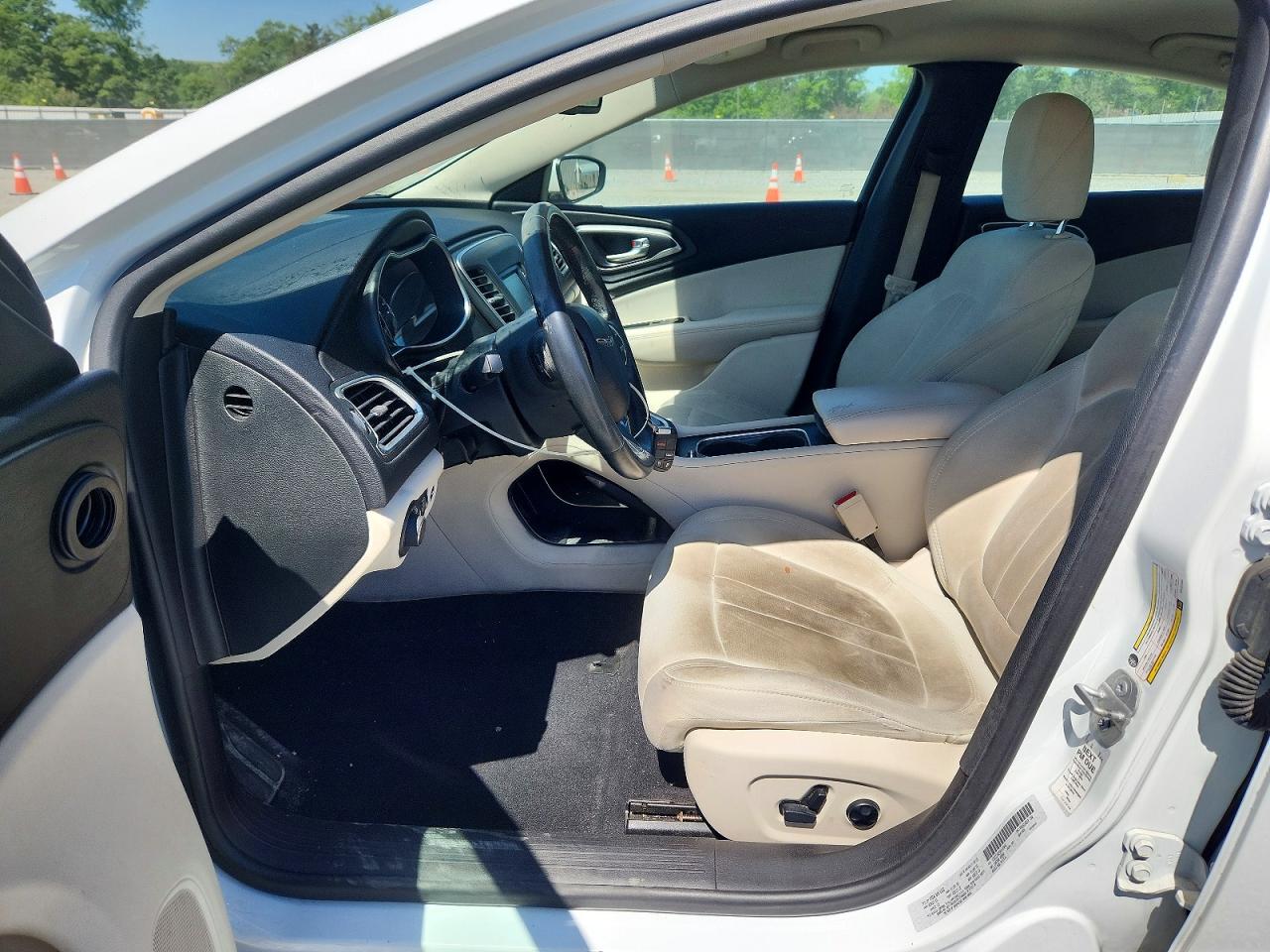 2016 CHRYSLER 200 LIMITED photo 19