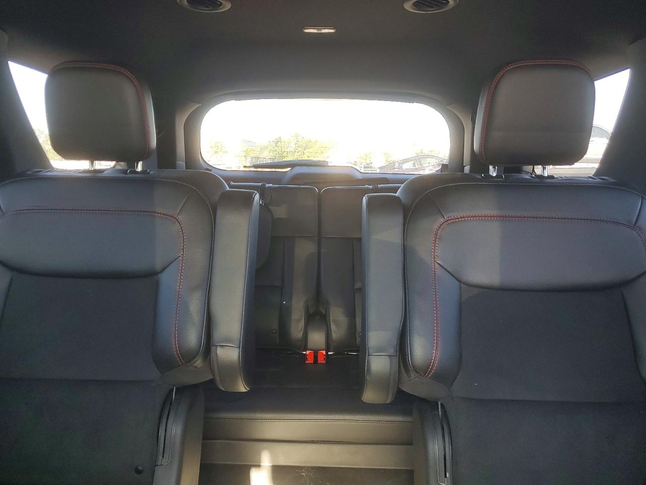 2023 FORD EXPLORER ST-LINE photo 28