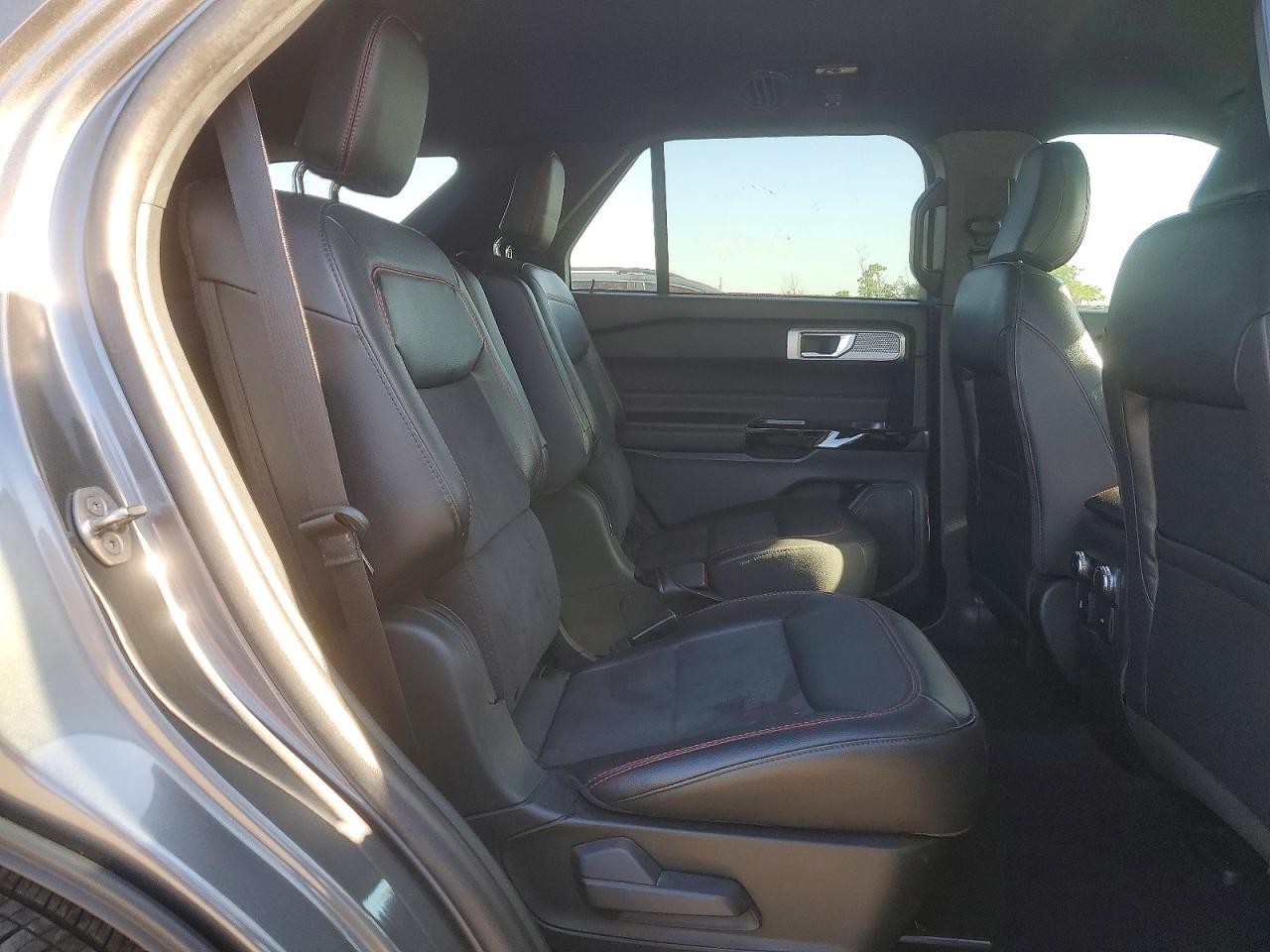 2023 FORD EXPLORER ST-LINE photo 31