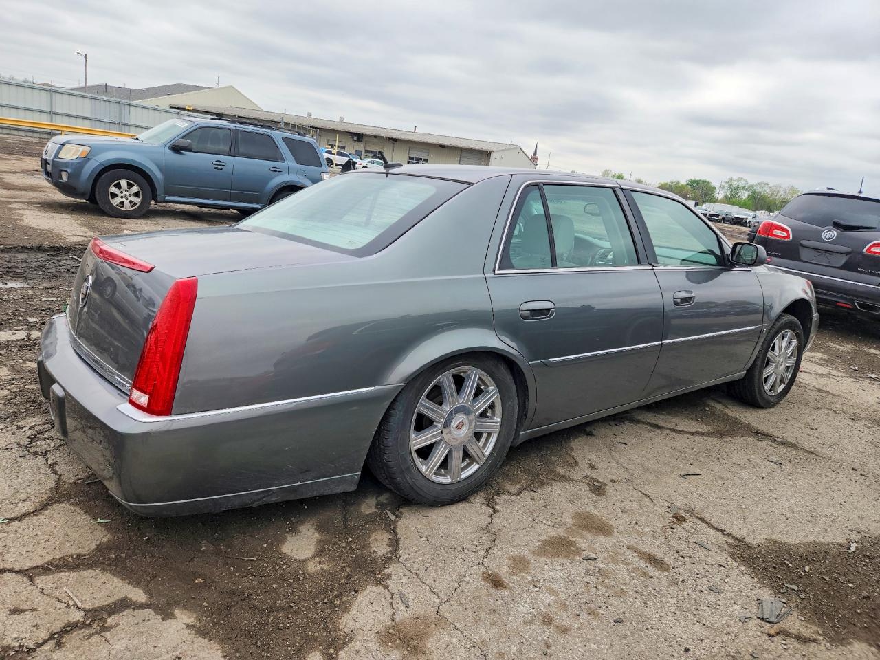 2007 CADILLAC DTS photo 3