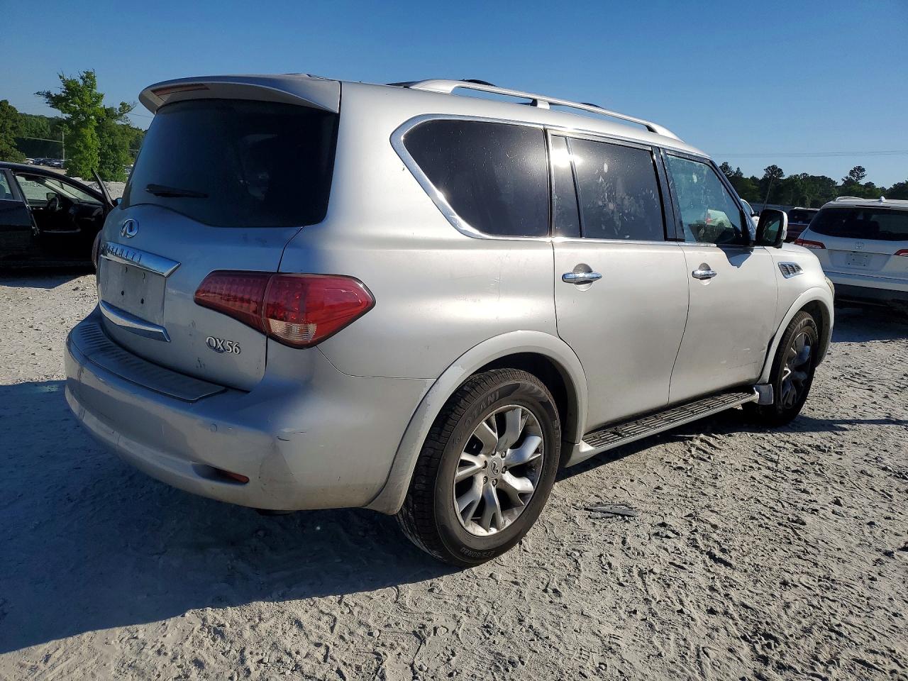 2013 INFINITI QX56 BASE photo 5