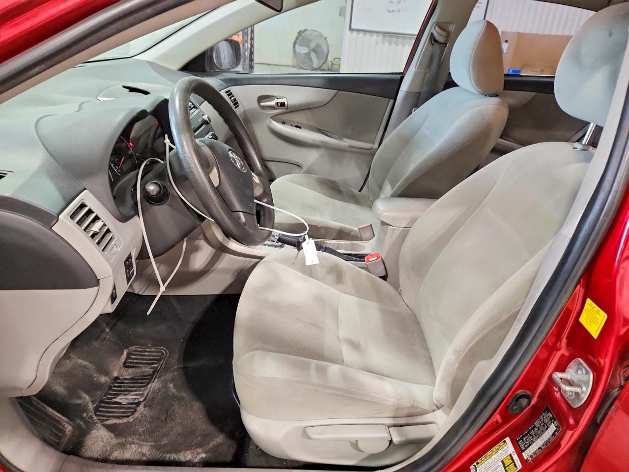 2011 TOYOTA COROLLA LE photo 7