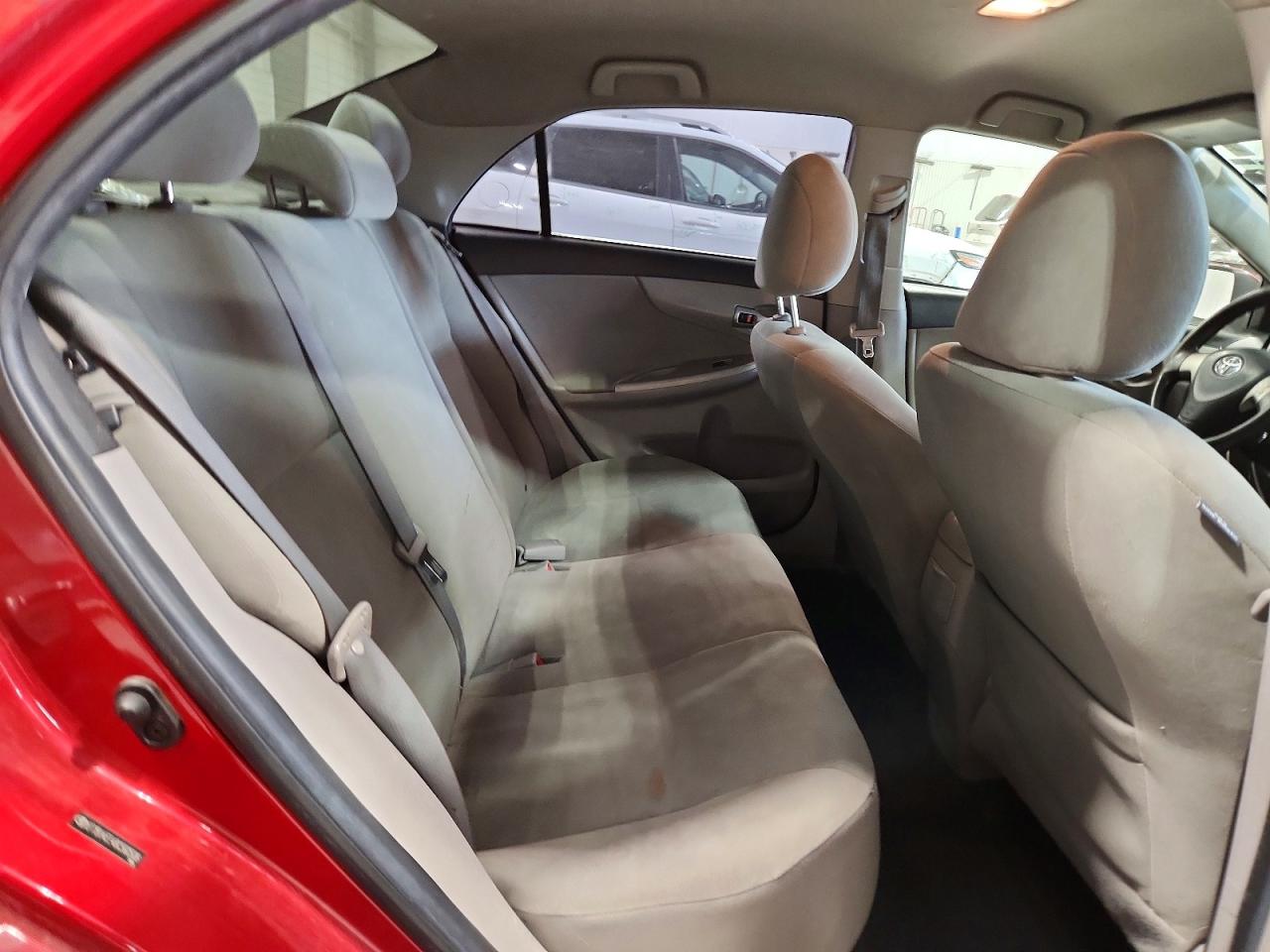 2011 TOYOTA COROLLA LE photo 10