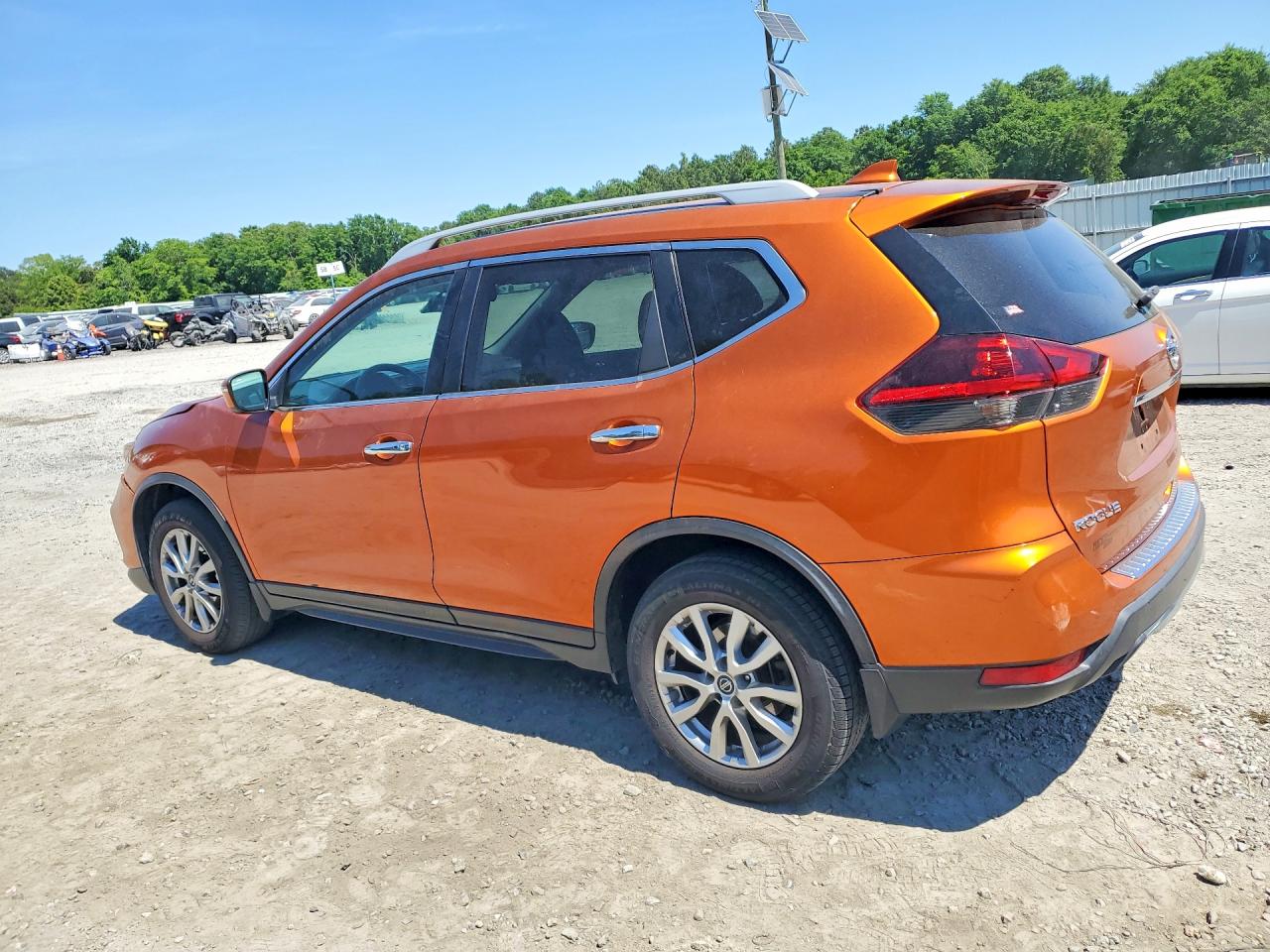 2018 NISSAN ROGUE SV photo 2