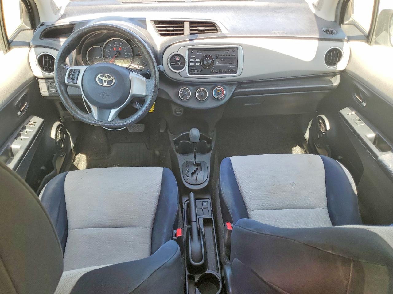 2012 TOYOTA YARIS 5-DOOR LE photo 15