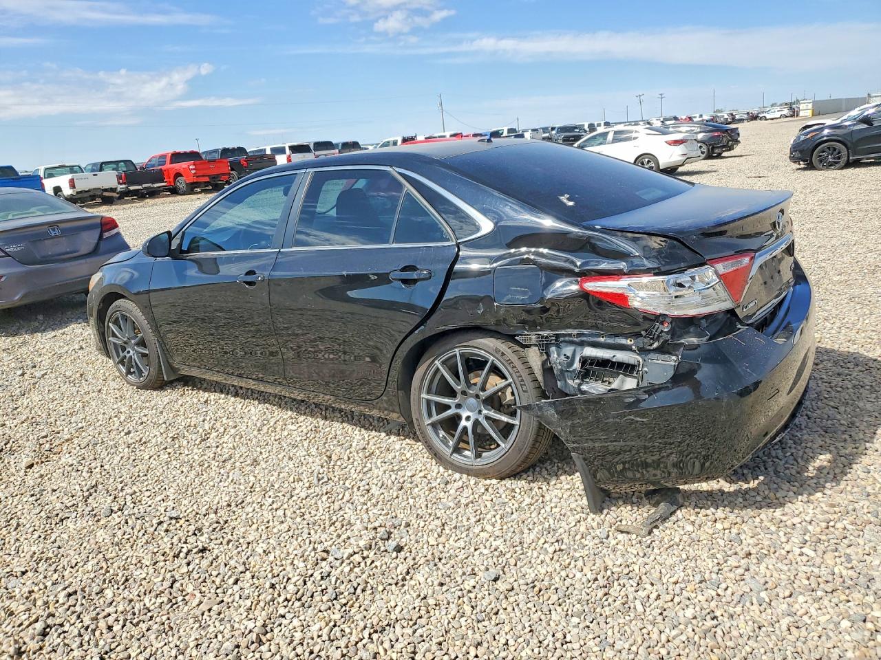 2017 TOYOTA CAMRY XSE photo 3