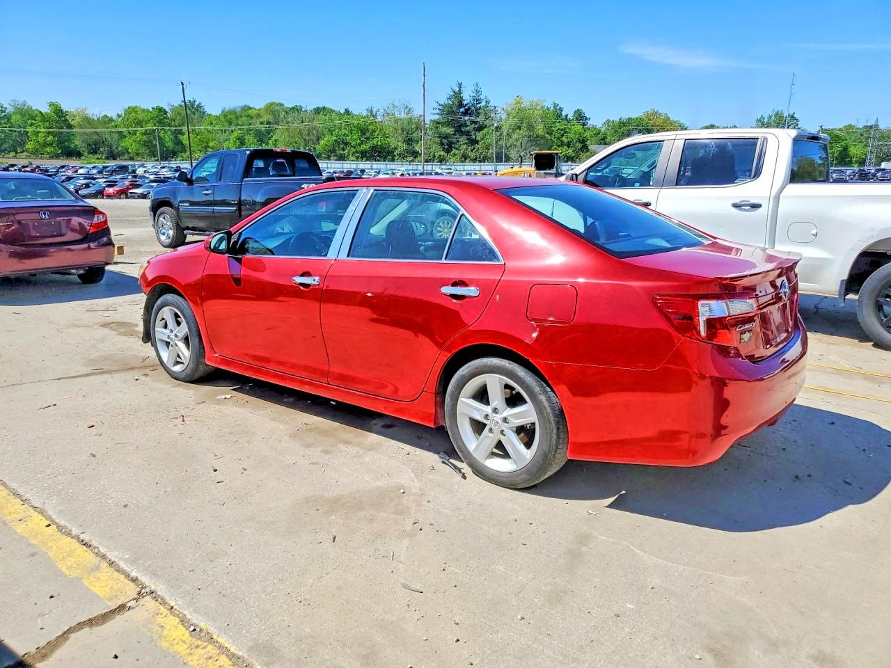 2012 TOYOTA CAMRY SE photo 3
