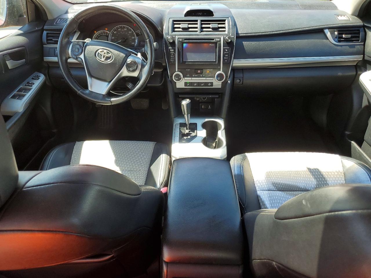 2012 TOYOTA CAMRY SE photo 15