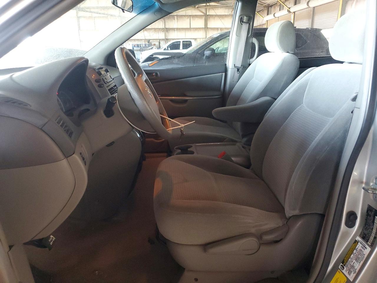 2006 TOYOTA SIENNA CE 8 PASSENGER photo 7