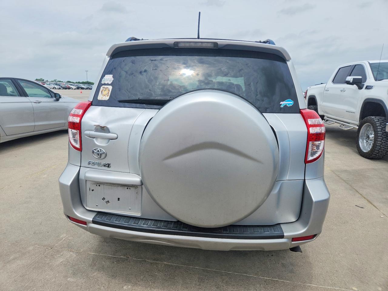 2011 TOYOTA RAV4 BASE photo 6