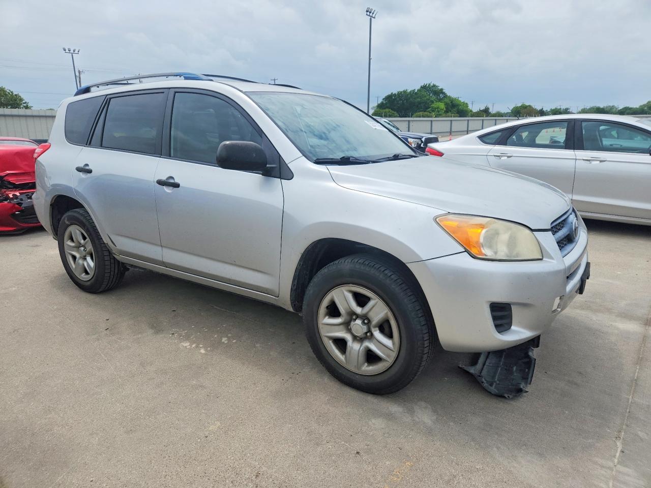 2011 TOYOTA RAV4 BASE photo 4