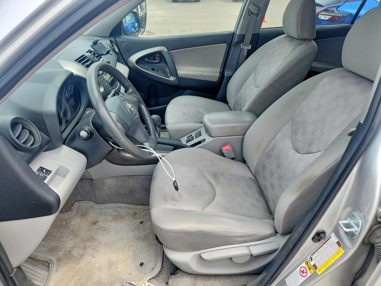 2011 TOYOTA RAV4 BASE photo 7