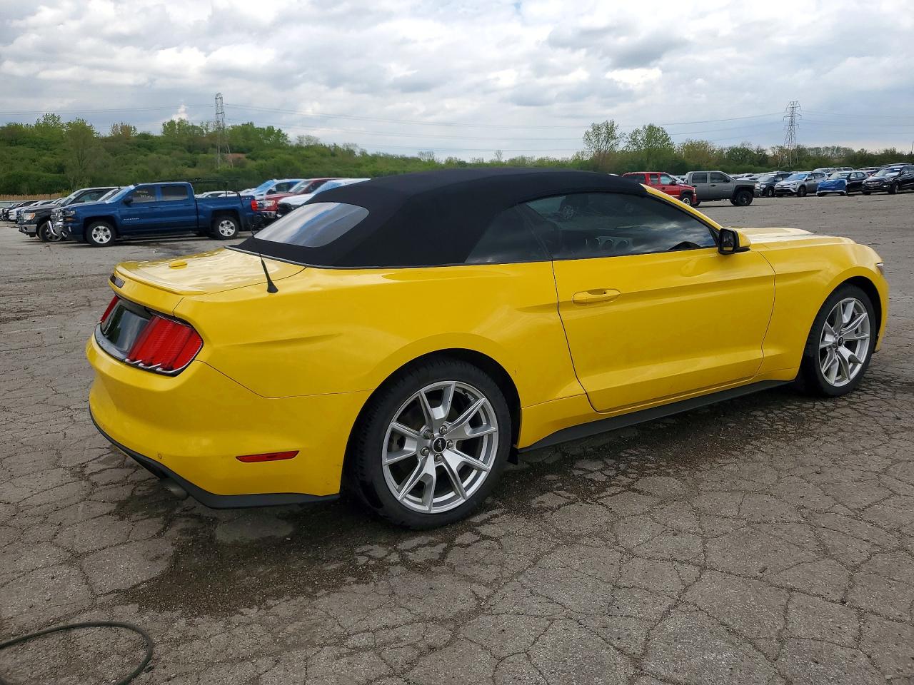 2015 FORD MUSTANG photo 5