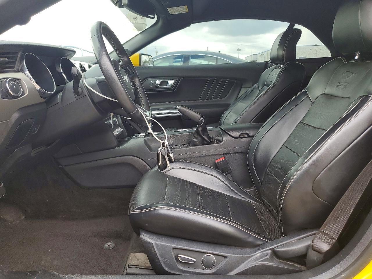 2015 FORD MUSTANG photo 13