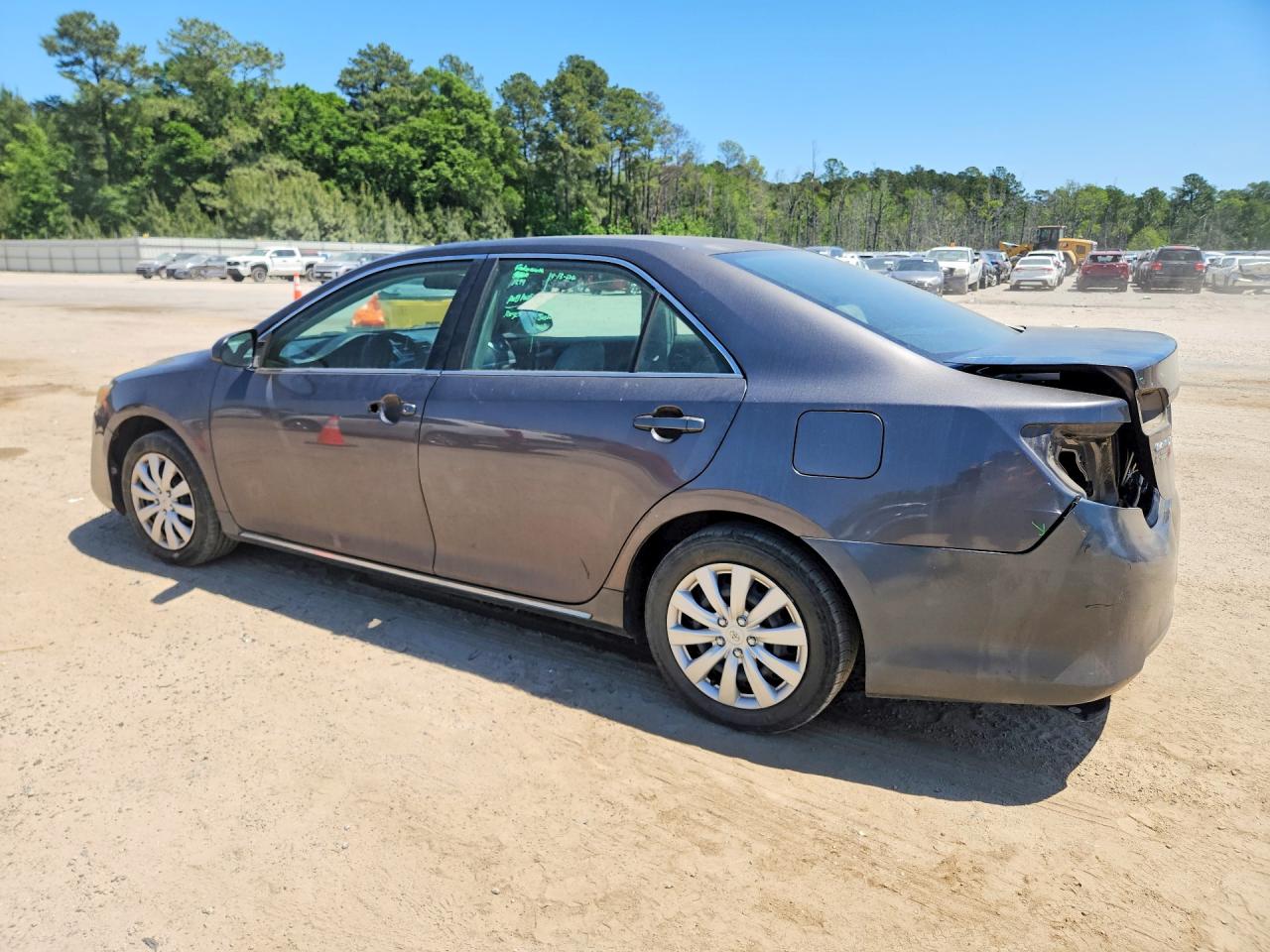 2013 TOYOTA CAMRY photo 3