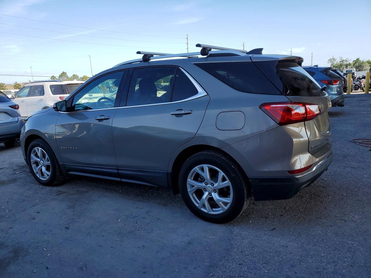 2018 CHEVROLET EQUINOX LT photo 3