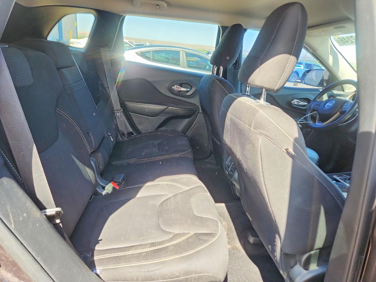 2015 JEEP CHEROKEE LATITUDE photo 19