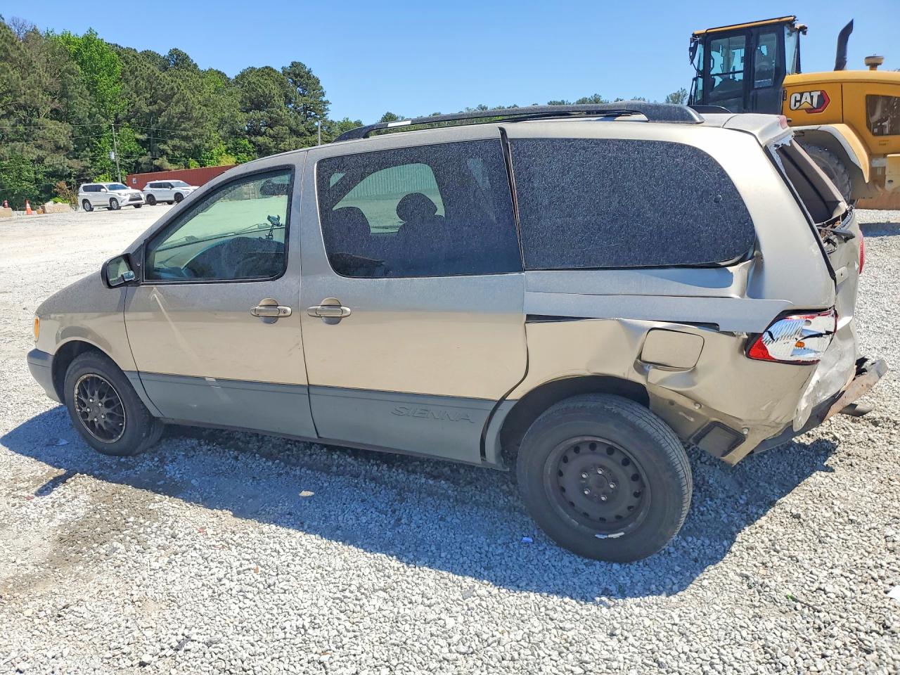 2003 TOYOTA SIENNA LE photo 3