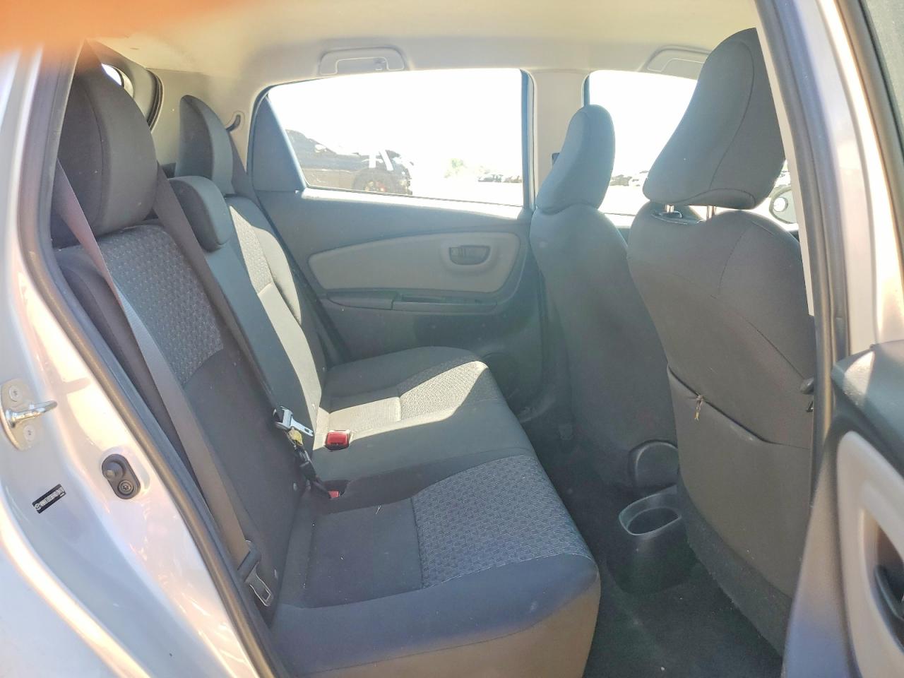2017 TOYOTA YARIS 5-DOOR L FLEET photo 19
