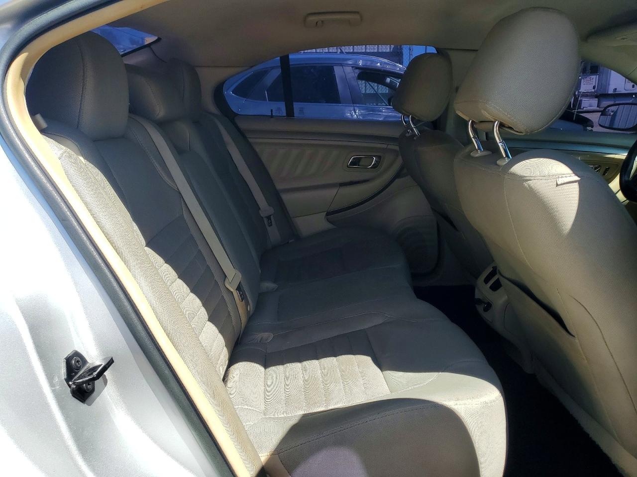2014 FORD TAURUS SE photo 19