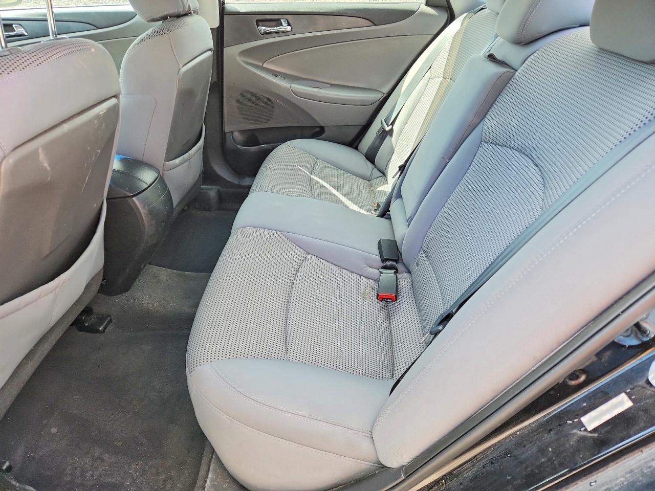 2011 HYUNDAI SONATA GLS photo 28