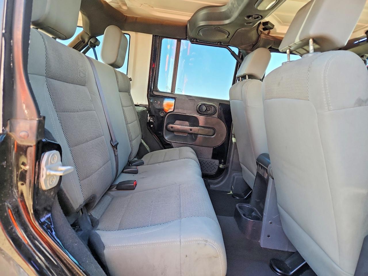 2007 JEEP WRANGLER SAHARA photo 31