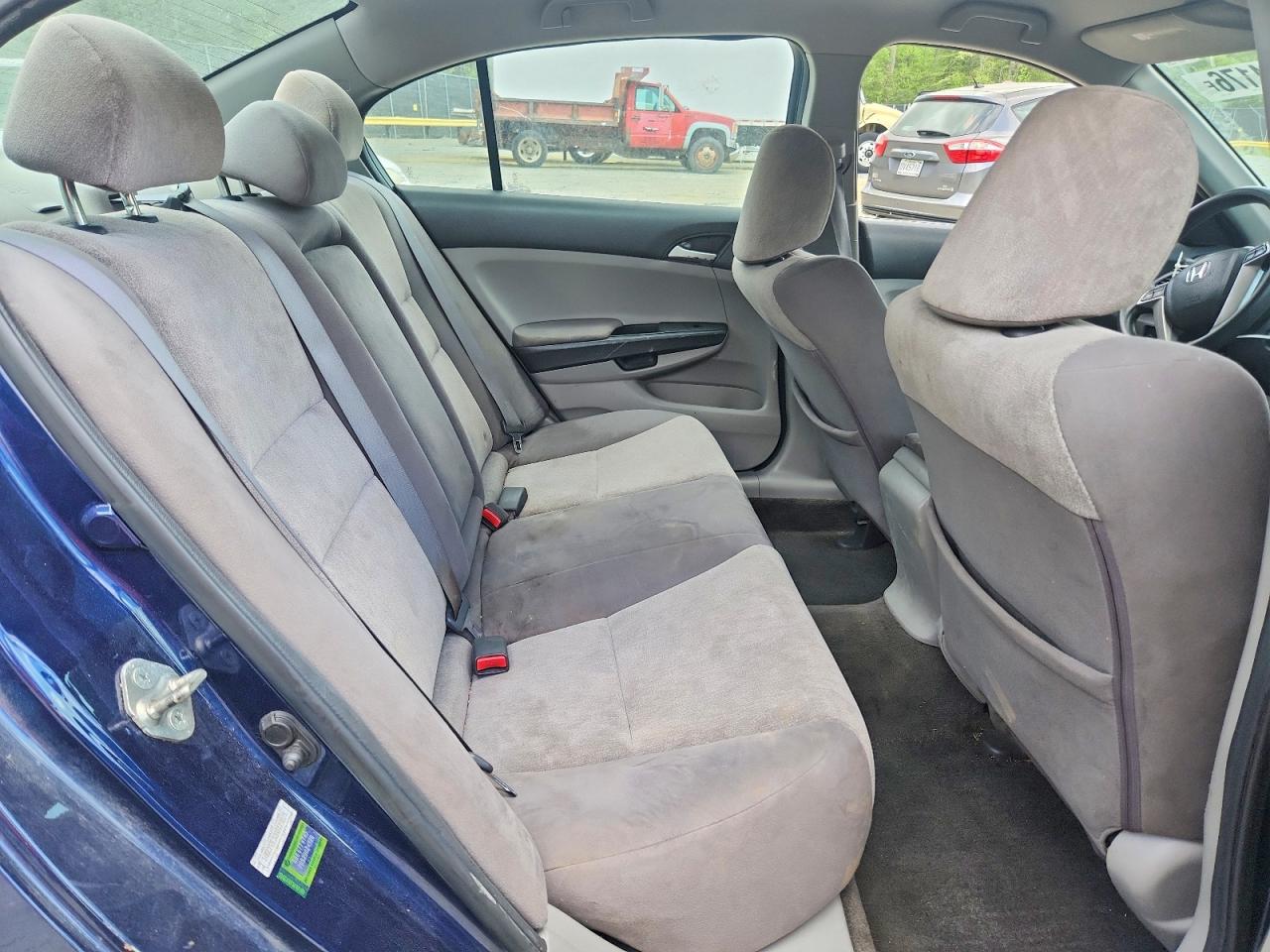 2010 HONDA ACCORD LX photo 28