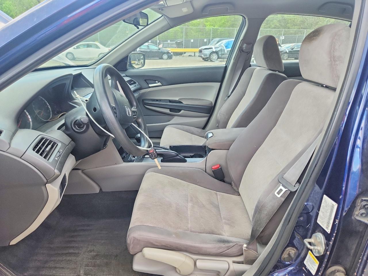 2010 HONDA ACCORD LX photo 19