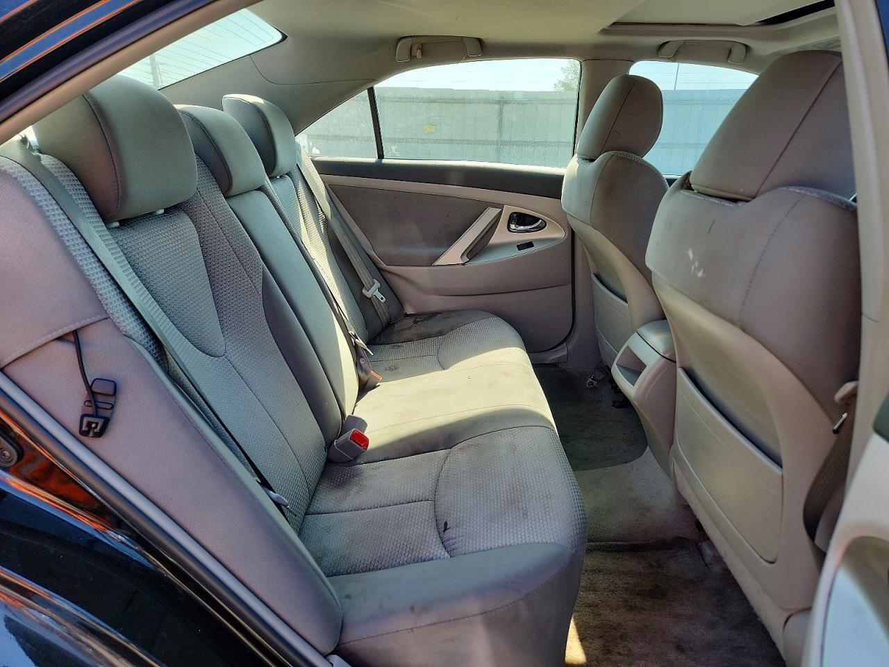 2011 TOYOTA CAMRY SE photo 10