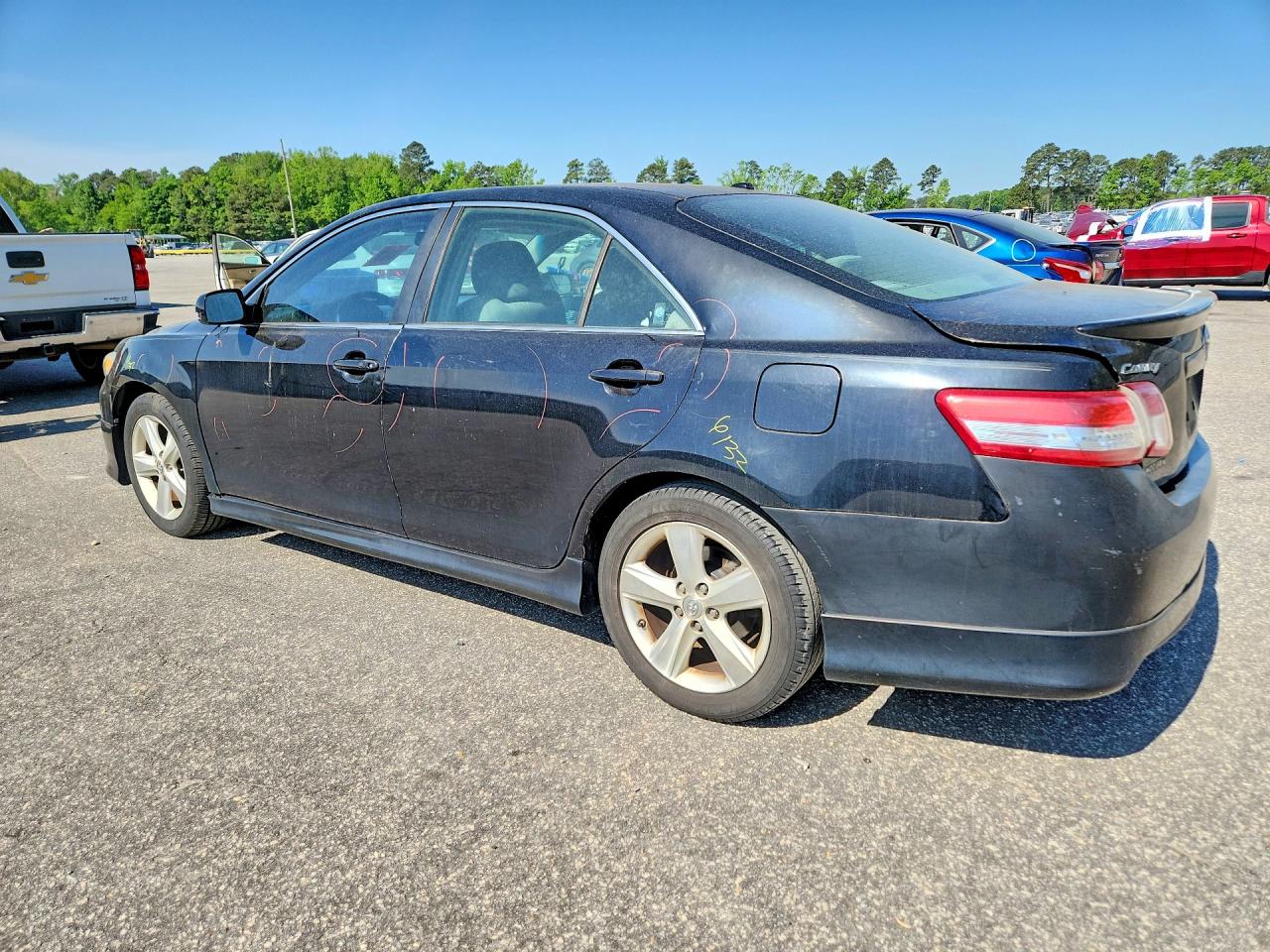 2011 TOYOTA CAMRY SE photo 2
