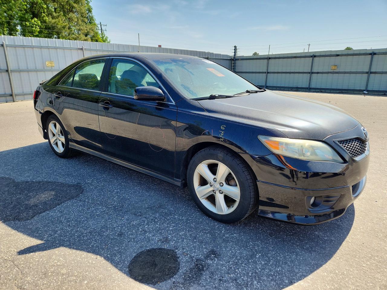 2011 TOYOTA CAMRY SE photo 4