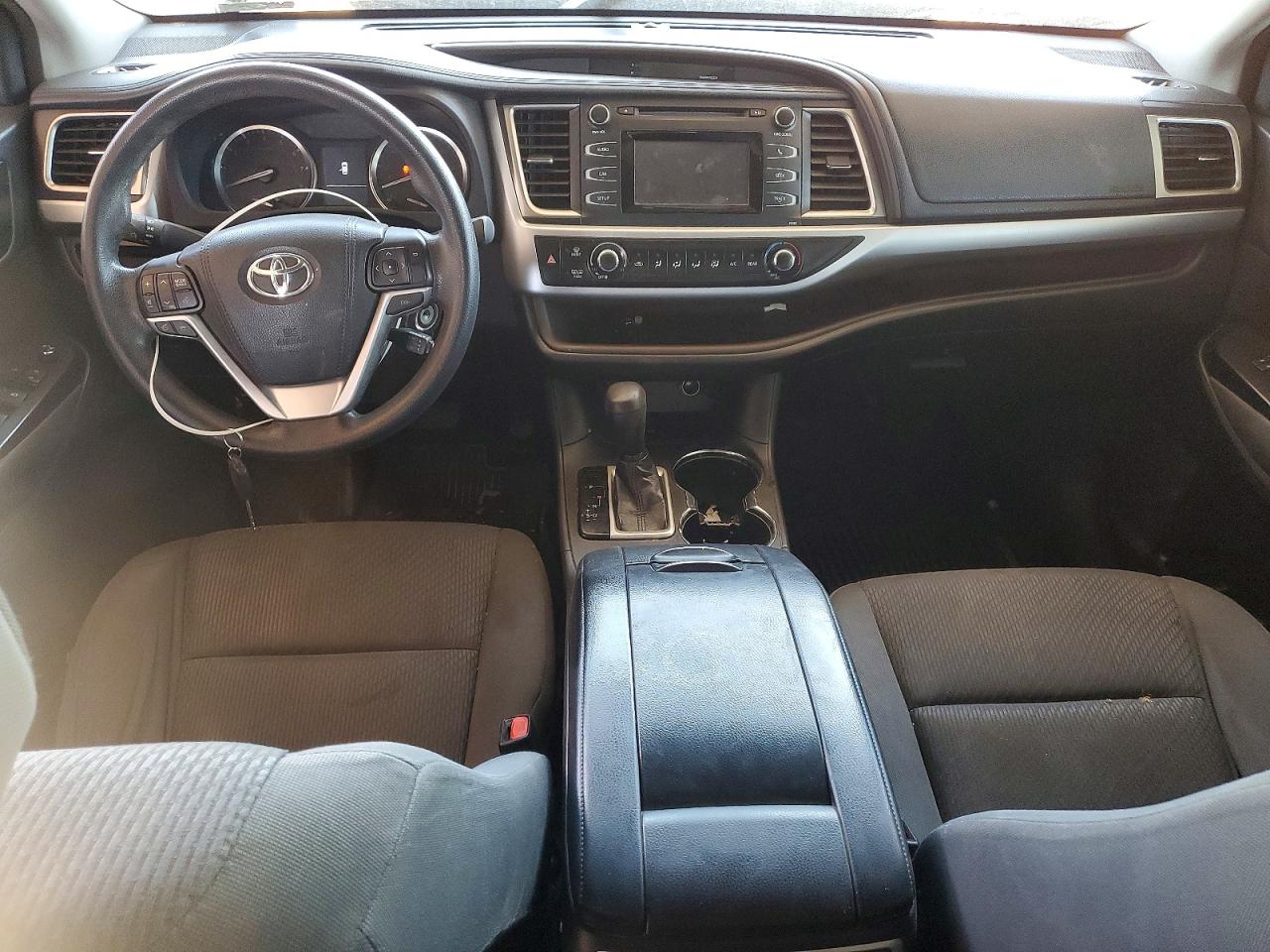 2016 TOYOTA HIGHLANDER LE photo 15