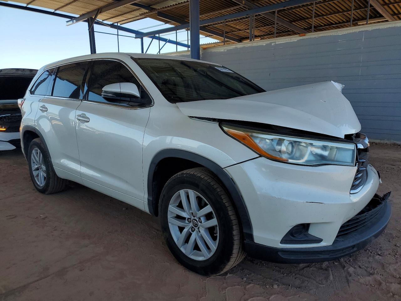 2016 TOYOTA HIGHLANDER LE photo 7