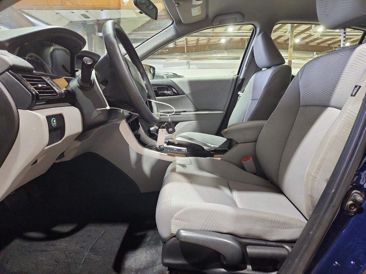 2016 HONDA ACCORD LX photo 7