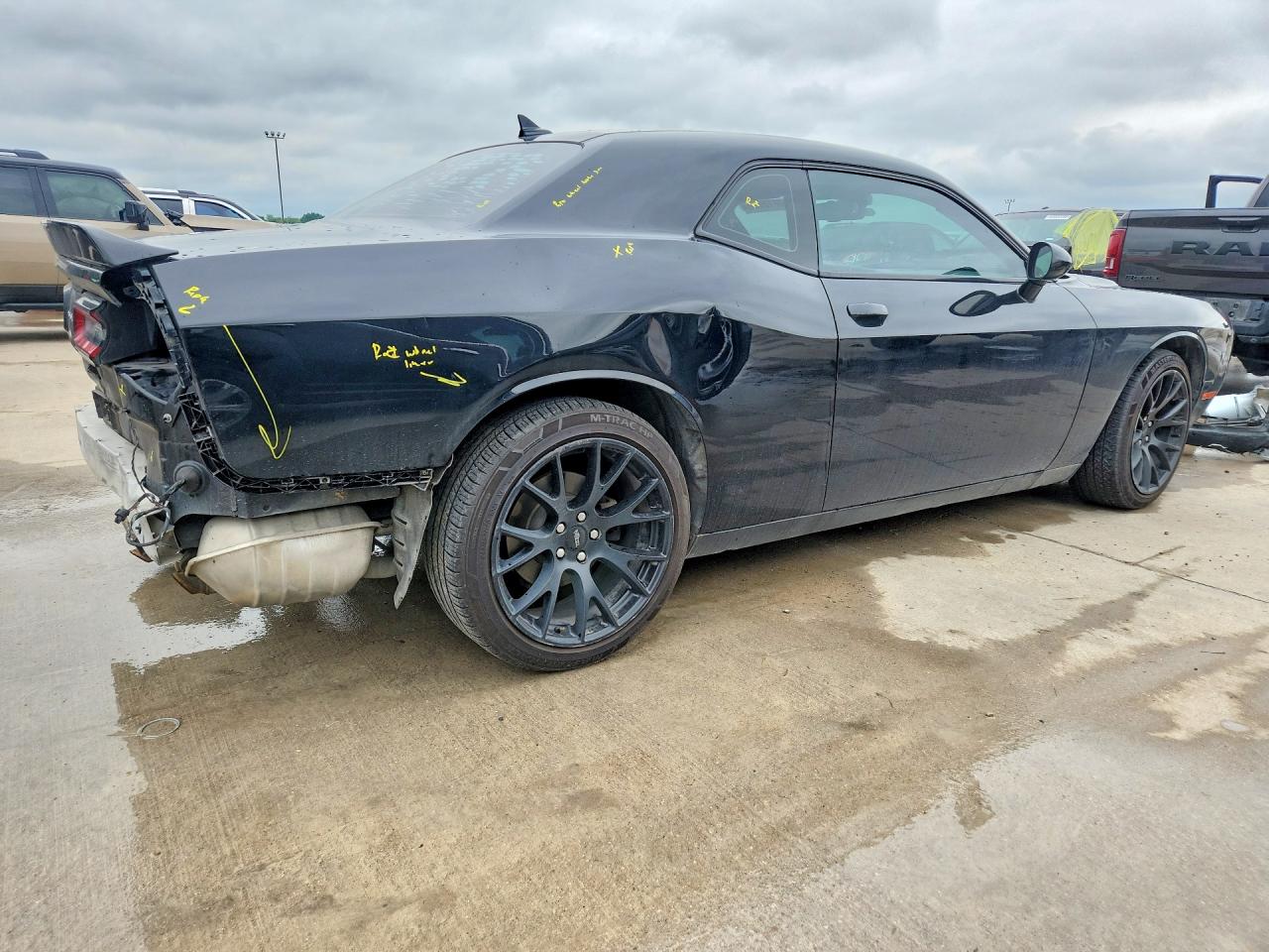 2016 DODGE CHALLENGER SXT photo 3