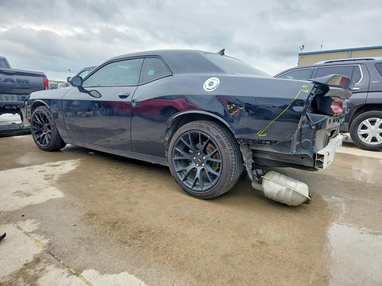 2016 DODGE CHALLENGER SXT photo 2