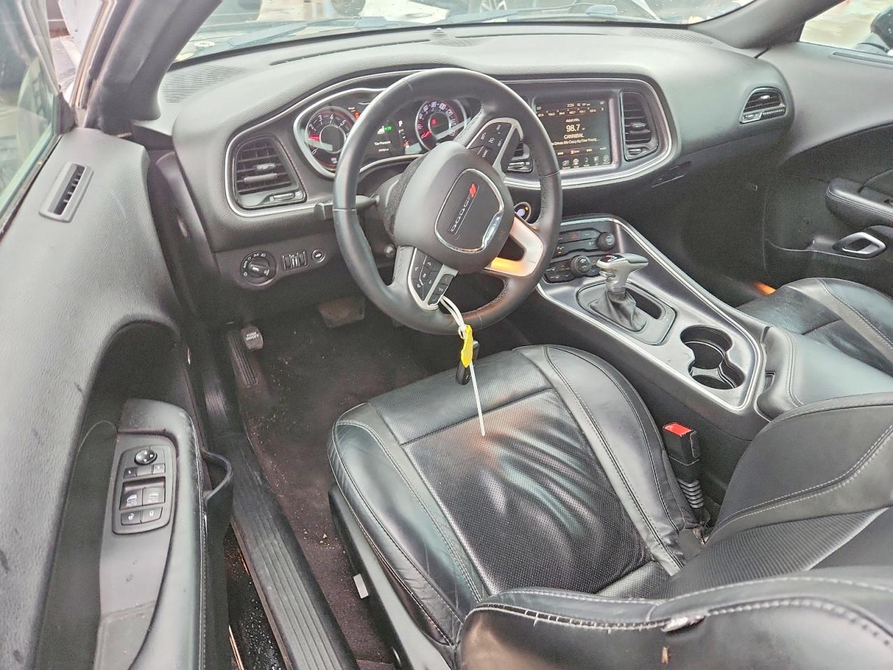 2016 DODGE CHALLENGER SXT photo 8